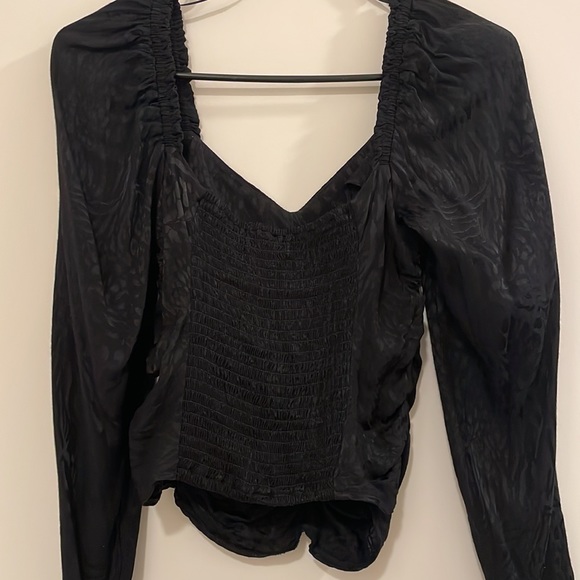 H&M low cut cinched cute top - Picture 3 of 3